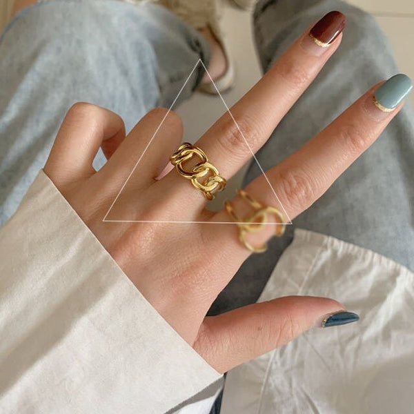 Sterling Silver Exaggerated Chain Cross Ring.